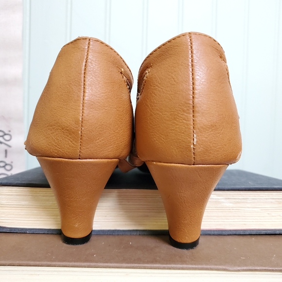 Modcloth Chase & Chloe Mina Button Heels Retro Modern Does Vintage Women… - Picture 4 of 5